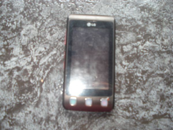 Celular LG (Preto com Vermelho)